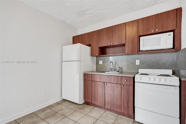 Building Photo - 2525 Superior St