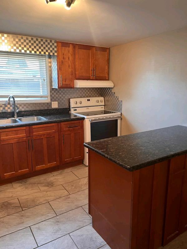 Granite kitchen counters - 69 Mackay Av