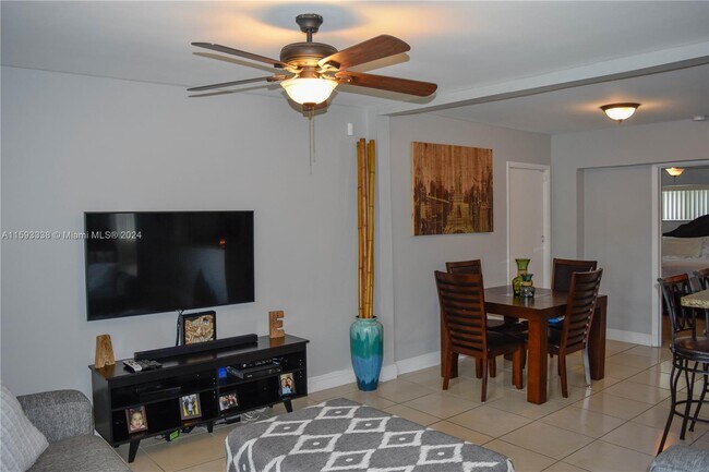 Foto del edificio - 1001 NE 166th St