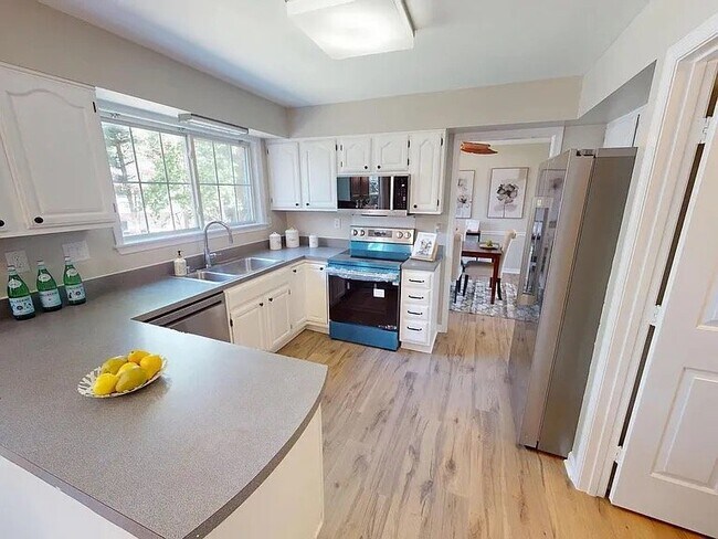 Foto del edificio - 10384 Chamberlin Ct E