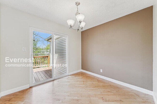Foto del edificio - 1521 Oriole Ln