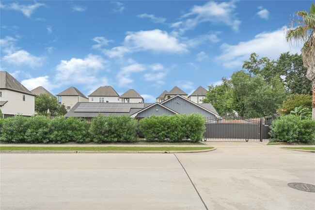 Building Photo - 1613 Wycliffe Dr
