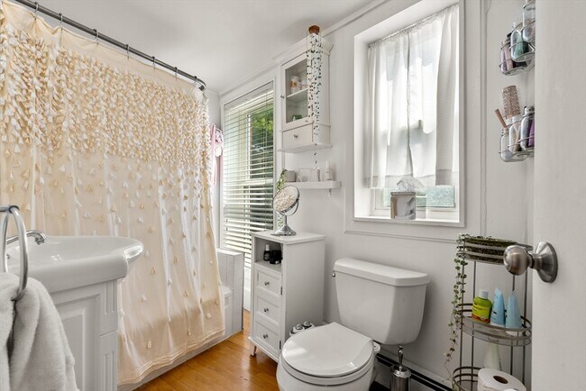 Foto del edificio - 84 Savin Hill Ave