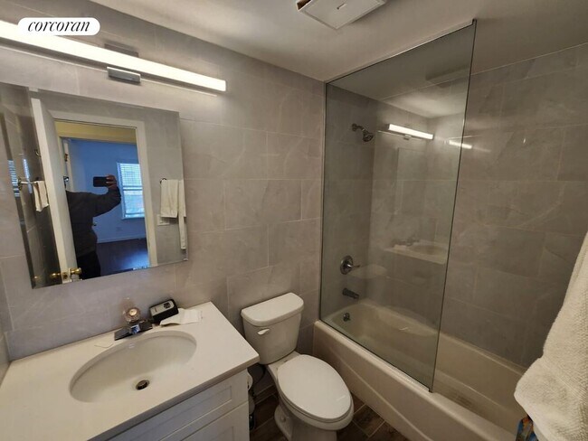 Foto del edificio - 1067 DeKalb Ave