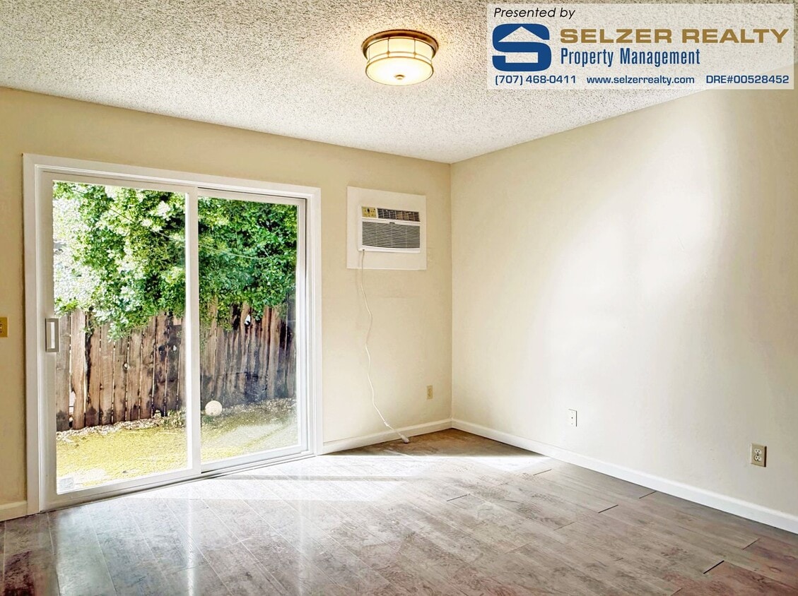 Building Photo - 740 El Rio St