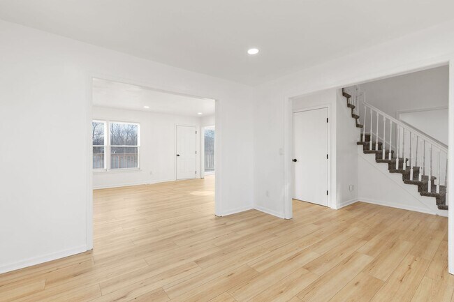 Building Photo - RARE 6 BEDROOM • COMPLETELY RENOVATED — HURRY!