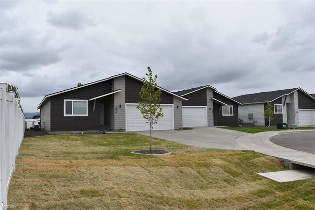 Building Photo - 3 br, 2 bath Duplex - 1404 North Coach Drive