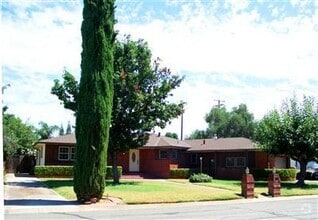Building Photo - 606 Nottingham Way