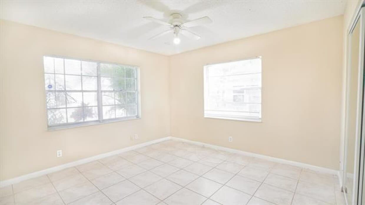 Primary Photo - 9276 SW 18th Rd