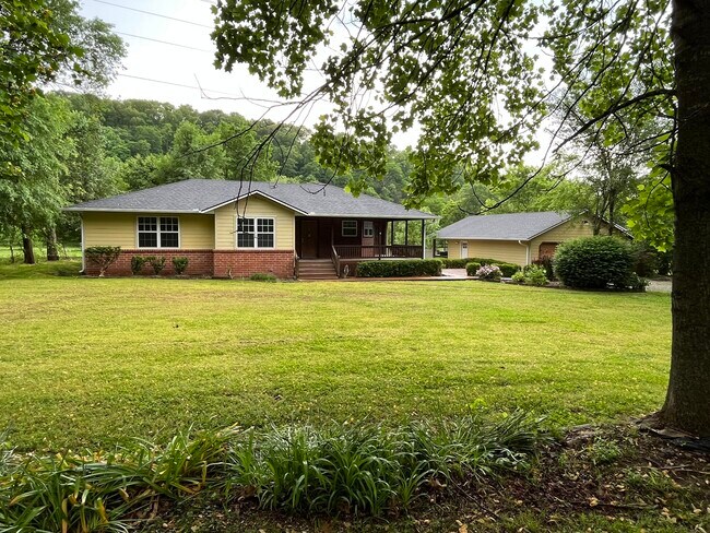 Building Photo - 1500 Bear Hollow Rd