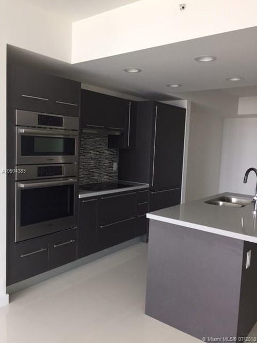 Foto del edificio - 7825 NW 107th Ave