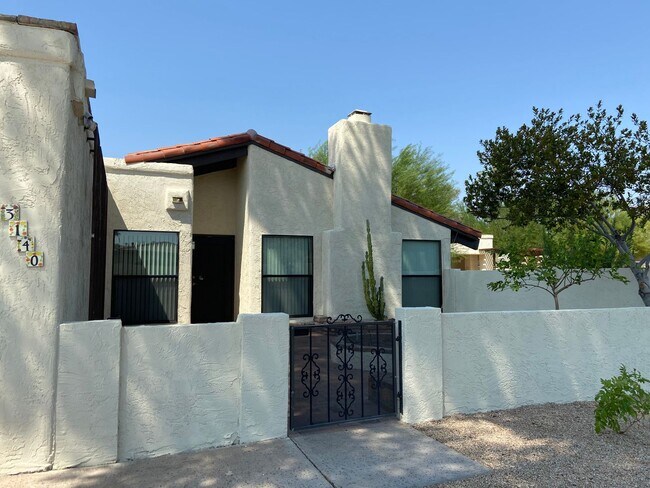 Foto del edificio - Great find in a central location