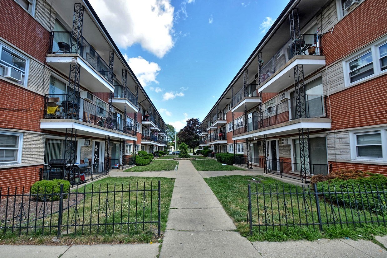 1121 W 127th St Apartments Calumet Park, IL