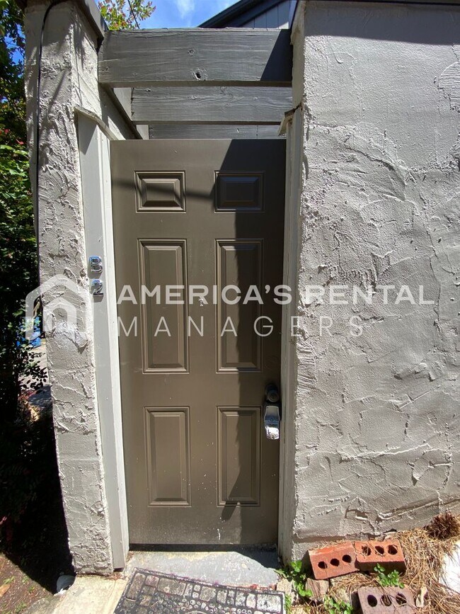 Foto del edificio - Cozy Condo for rent in the heart of Highland Park!! SHORT TERM LEASE! AVAILABLE NOW!! **Newly ren...