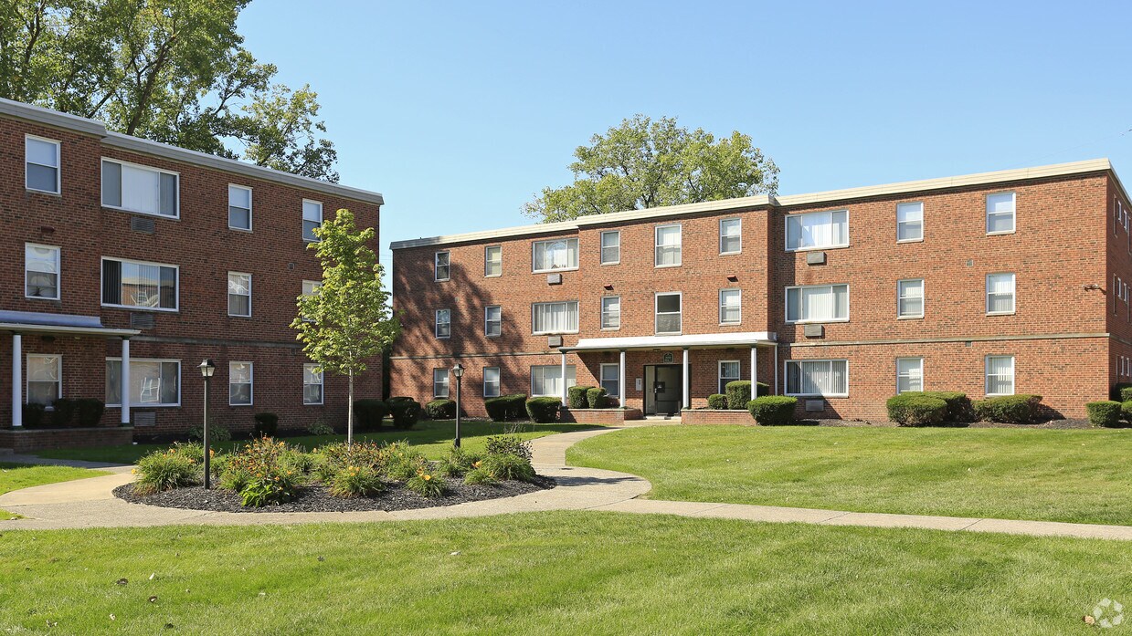 Ellacott Parkway Apartments Apartments in Warrensville Heights, OH