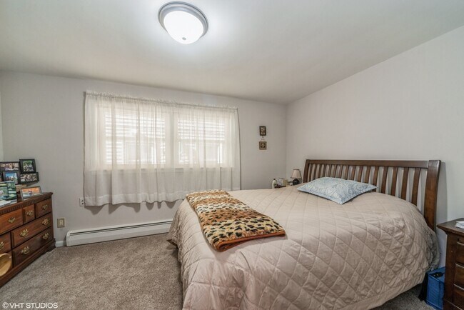 Foto del edificio - 6241 W Montrose Ave