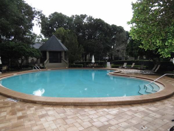 Building Photo - 1055 Kensington Park Dr