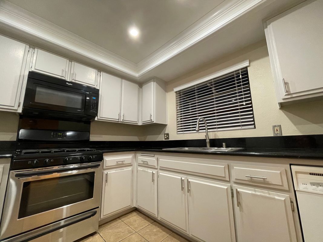 Foto del edificio - 154 N Meridith Ave