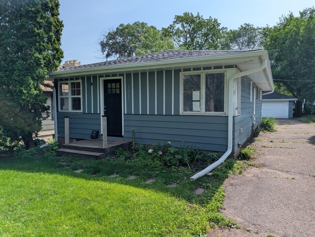 Building Photo - 1417 Jersey Ave S