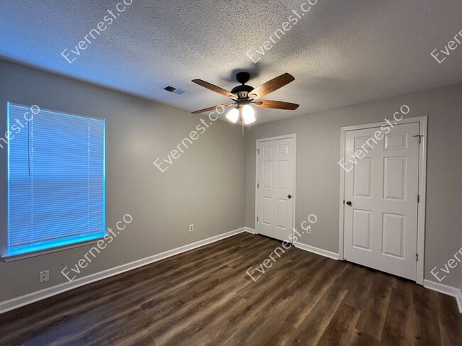 Building Photo - 285 Gaslight Cove