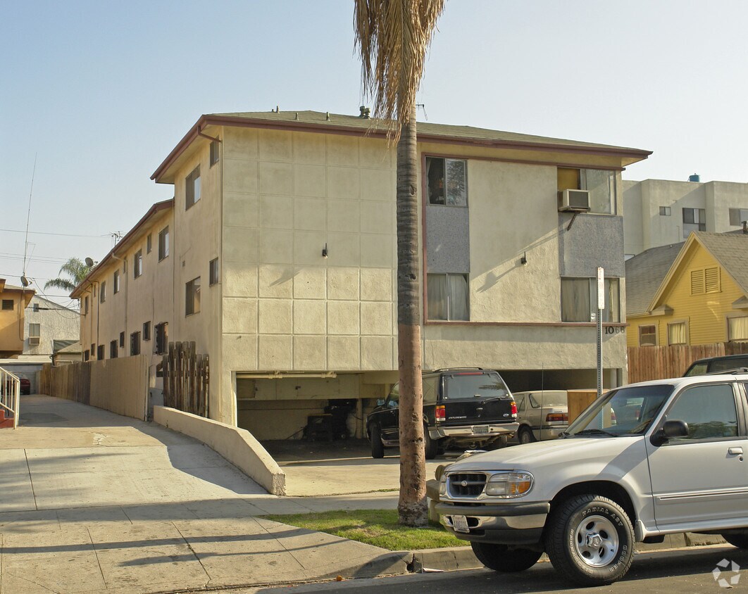 Building Photo - 1066 S Norton Ave