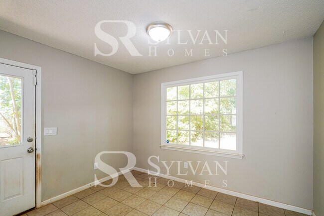 Building Photo - Feel welcome in this well-maintained 4BR 2...