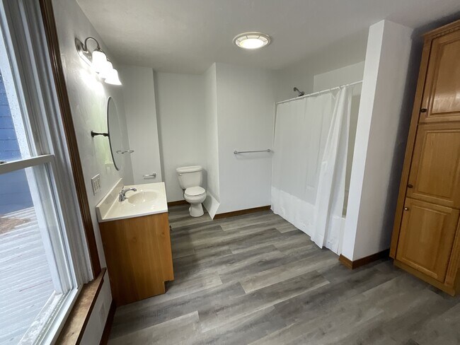 Foto del edificio - 218 W Middle St