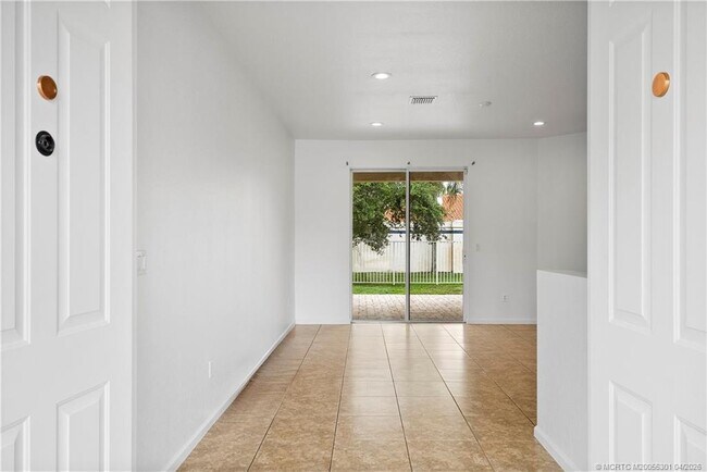 Foto del edificio - 2736 SW Butterfly Ln