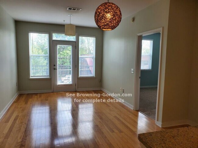 Building Photo - One Bedroom at the Bristol!