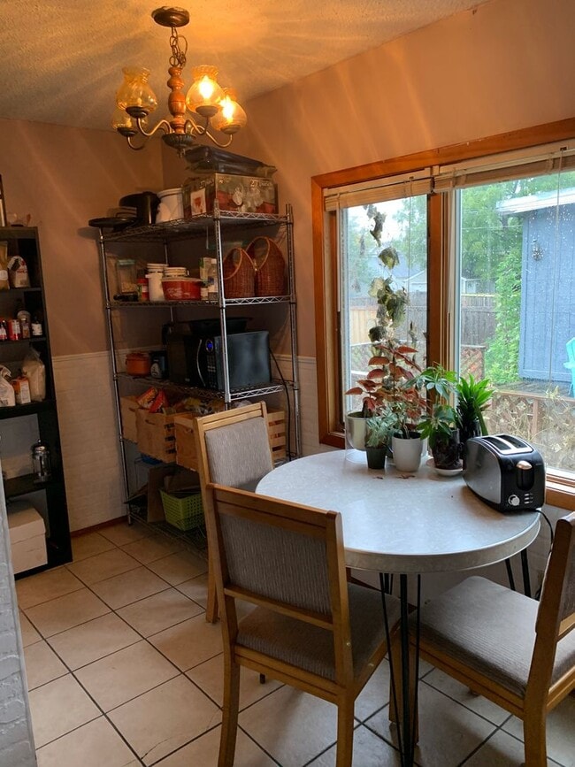 Building Photo - Cute 4 bedroom - Non-Duplex House In Como ...