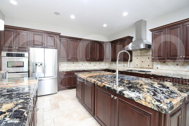 Building Photo - 2832 E Los Altos Rd