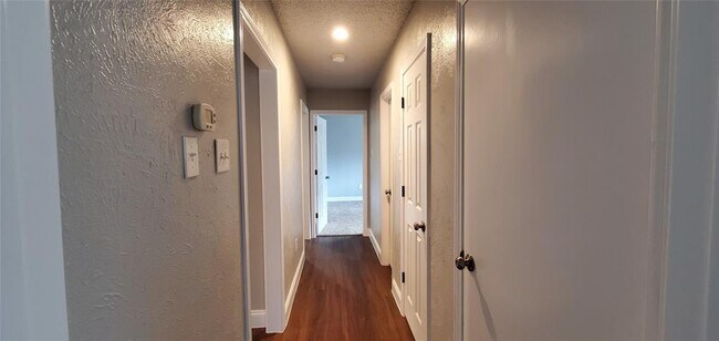 Foto del edificio - 1220 Brandon Ct