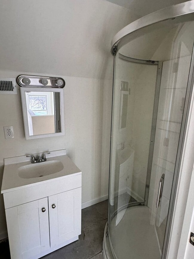 Photo - 117 Linden Ave Apartment