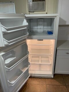 Large clean refrigerator - 3727 46th St