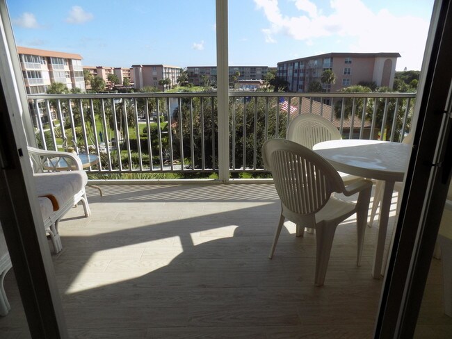 Foto del edificio - 900  Dogwood Drive 437