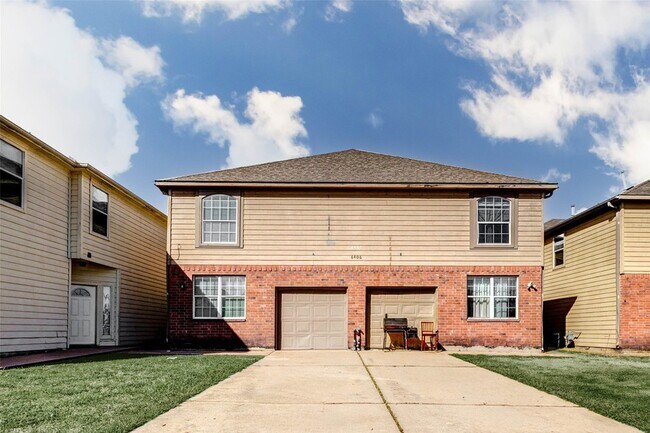 Foto del edificio - 6406 Waldron Dr