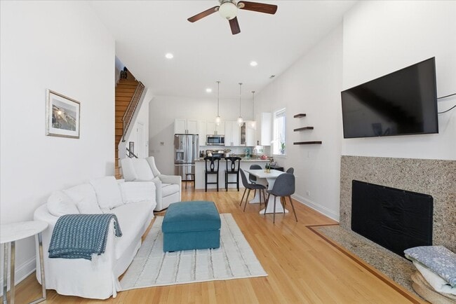 Building Photo - 2038 W Iowa St