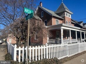 Building Photo - 319 Arch St