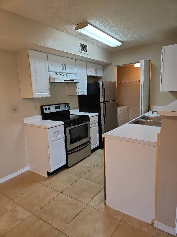 Building Photo - 12561 Equestrian Cir