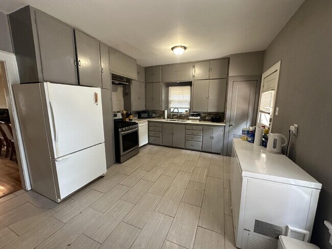 Foto del edificio - Spacious 2-Story Home Near Texas Tech – Al...