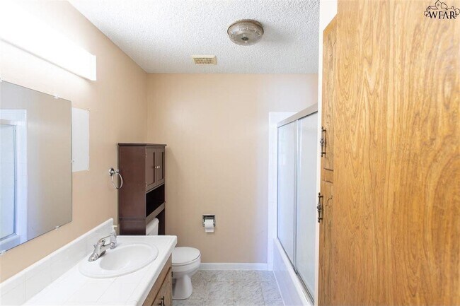 Foto del edificio - 8 Chanute Cir