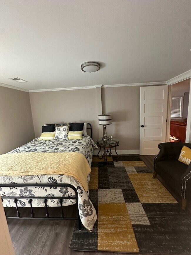 Cama tamaño Queen - 464 Holly St NW