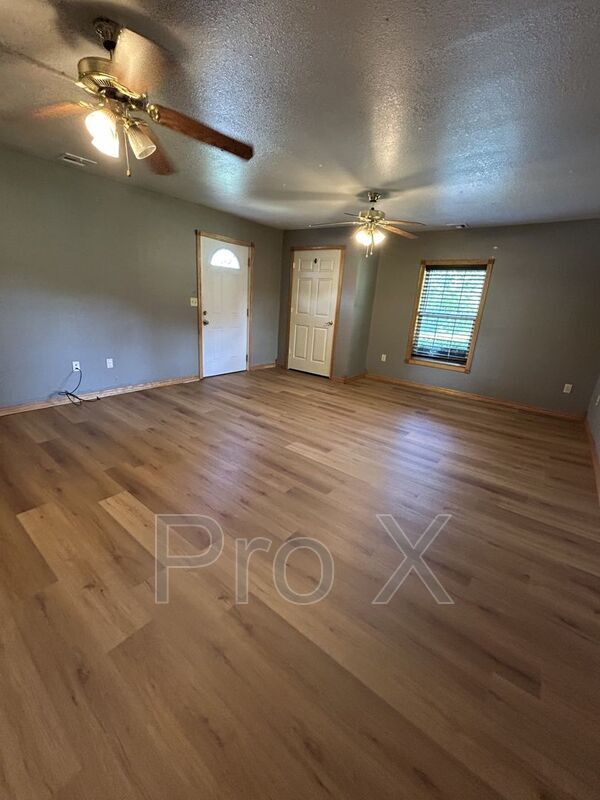 Foto del edificio - 1107 E 7th St