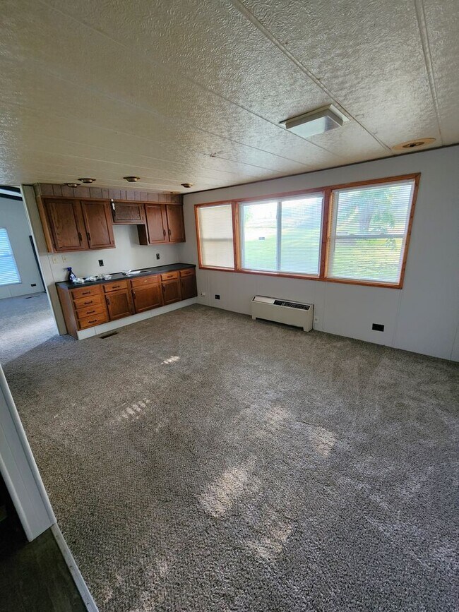 Foto del edificio - Spacious 3BR, 2BTH home in Washburn Rural School District