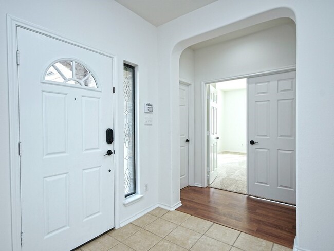 Building Photo - Open concept floor plan with greenbelt views