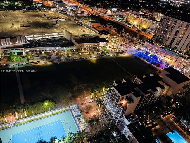 Foto del edificio - 121 NE 34th St