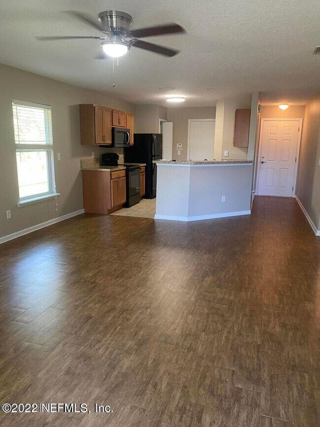 Building Photo - 196 Brookfall Dr