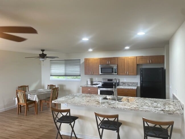 Building Photo - 3 Bedrm, 3 Ba (1 Pet w/Approval)