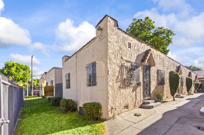Building Photo - 2627 West Blvd