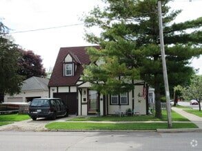 Building Photo - 745 Caroline St